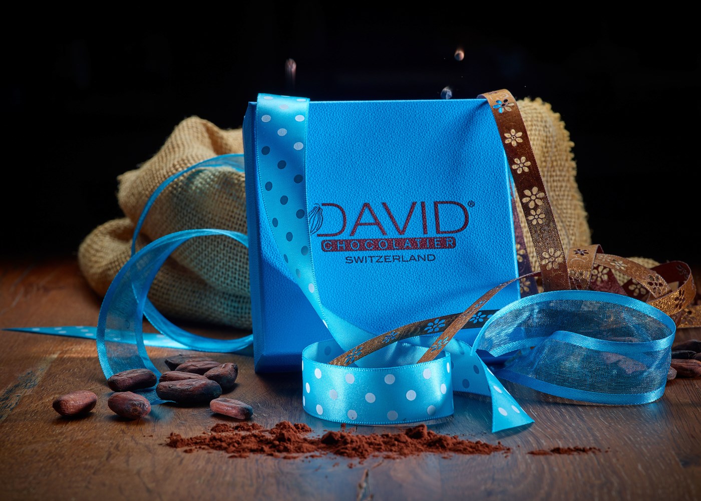 Coffret cadeau bleu David noué d’un ruban