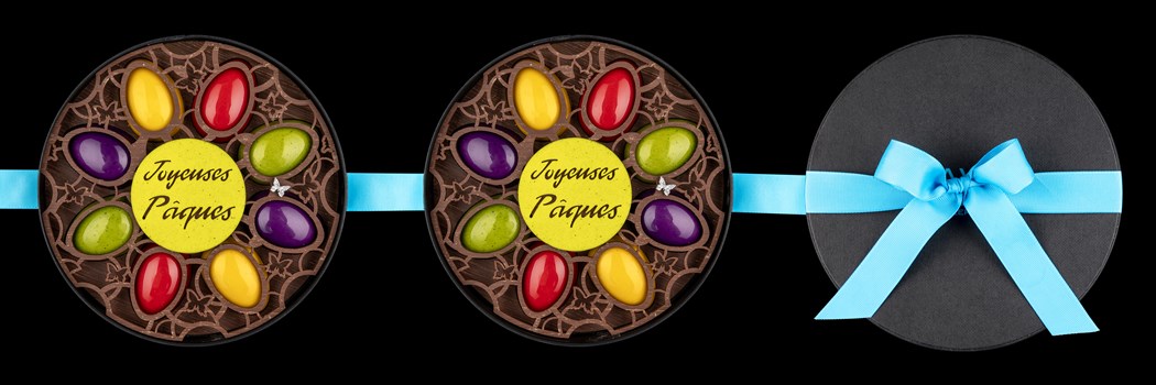 Easter set 2024 - Purple egg: almond praline with blackcurrant slivers and bricelets - Yellow egg: almond praline with passion fruit - Green egg: pistachio praline with raspberry slivers and crêpes dentelles - Red egg: hazelnut praline with caramel slivers and fleur de sel 300g 55.-