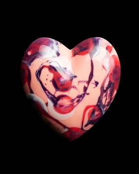 Coeur en chocolat - Chocolat noir lait et blanc, amandes enrobées et petit coeur en chocolat 110g 19.-