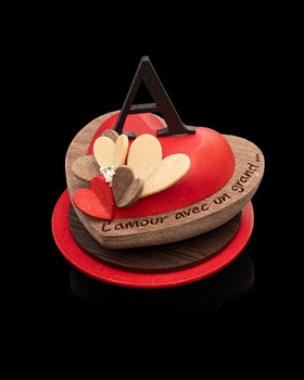 Heart L' amour avec un grand A - Dark and white chocolate, coated almonds, choconougat and chocolate hearts. 200g 36.-